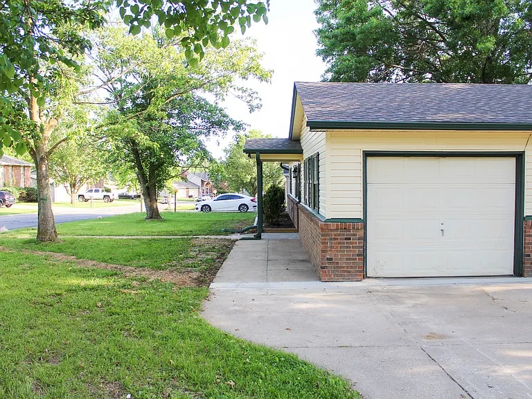 459 N Shiloh Ave — Photo 19