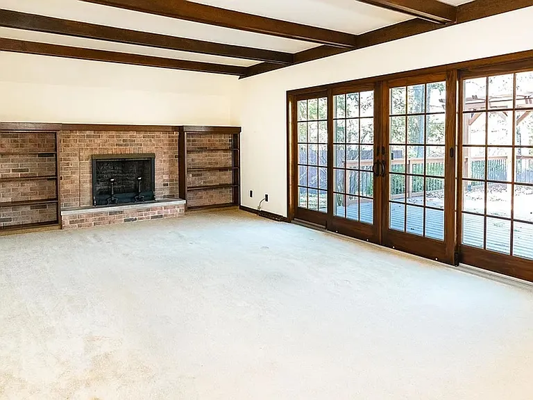 1209 E University St — Photo 13
