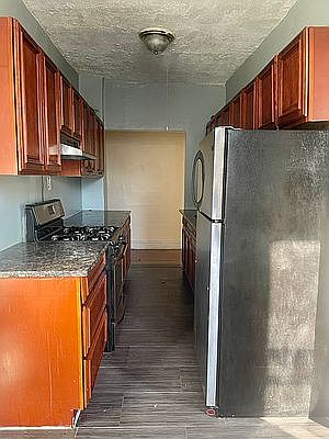2nd image of 2121 Beekman Pl APT 3B
