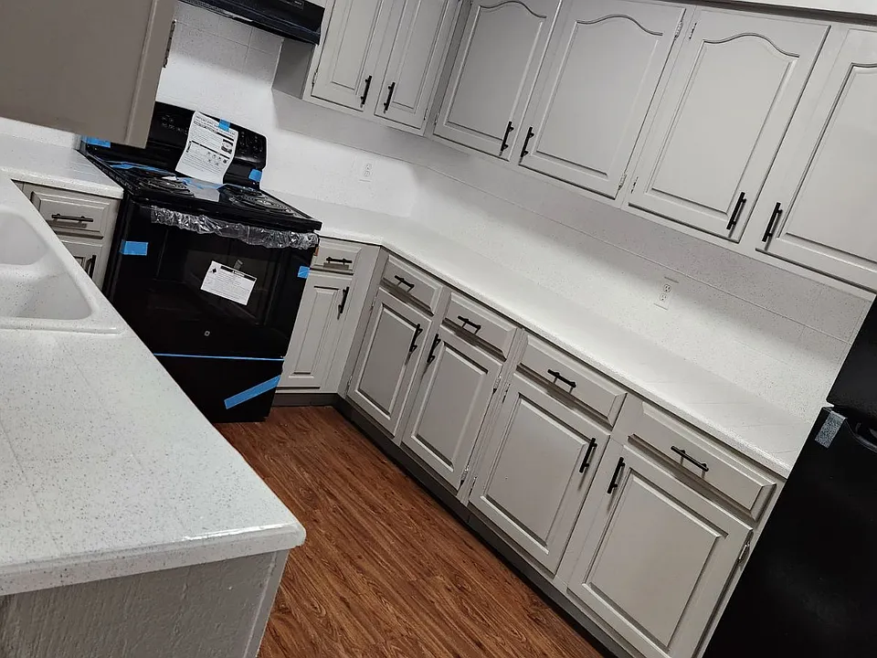 huge kitchen plenty cabinets