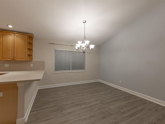 5th image of 382 Ventura Dr