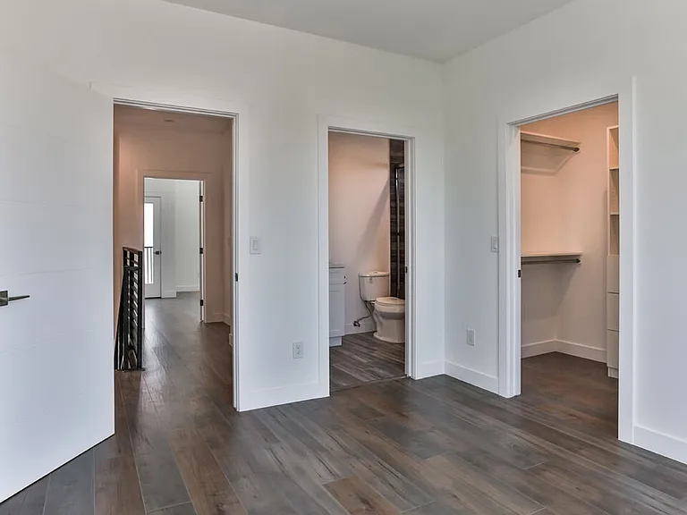 3946 S Budlong Ave #1/2 — Photo 31