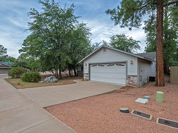 3rd image of 930 W Country Ln
