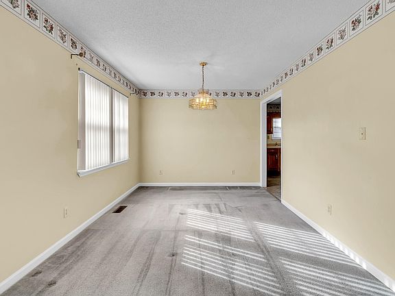 5th image of 117 Caperton Dr NE