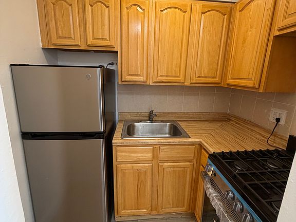 5th image of 2112 Starling Ave APT 1F