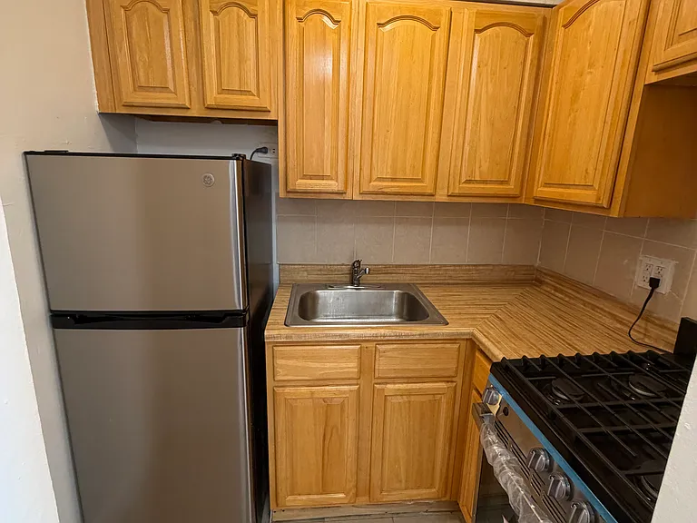 2112 Starling Ave #1F — Photo 5
