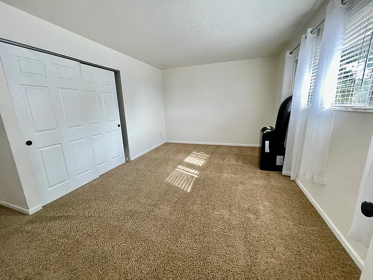 1083 W L St — Photo 21
