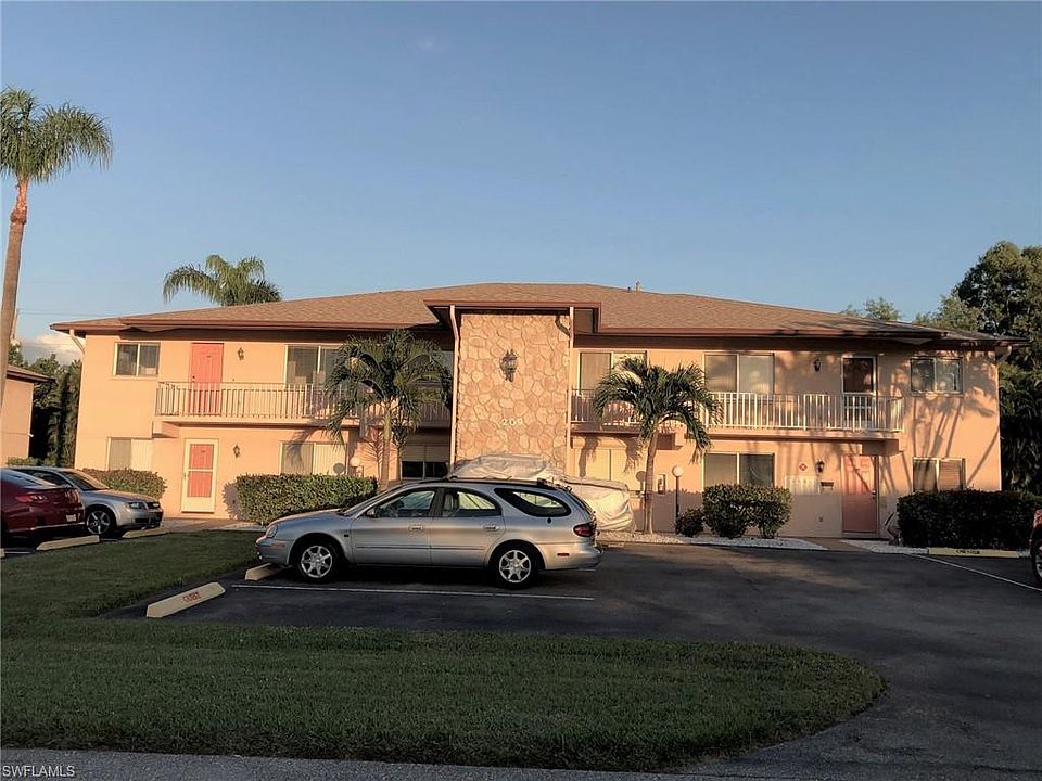 1st image of 209 SE 15th Pl APT 211