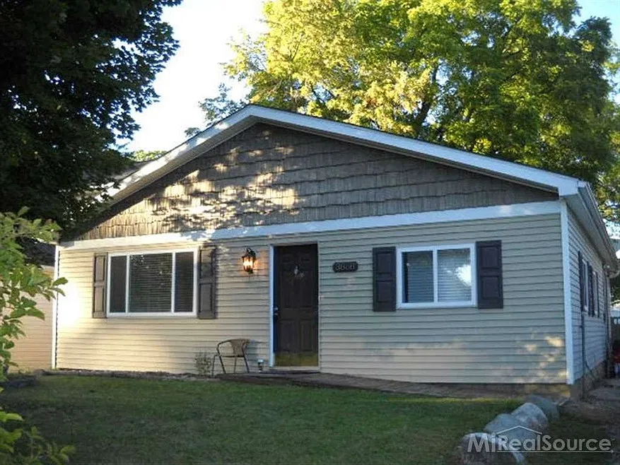 3 bed, 1310 sqft, $1,500 — Photo 1