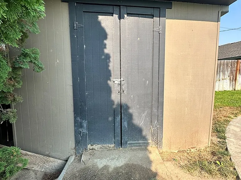 709 Schons Pl — Photo 24