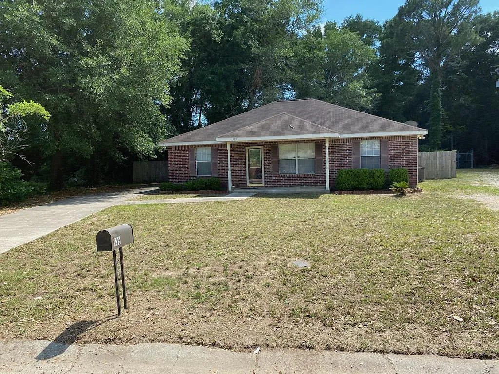 535 N Forest Dr — Photo 2