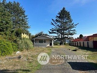 2nd image of 400 NE Point Brown Avenue
