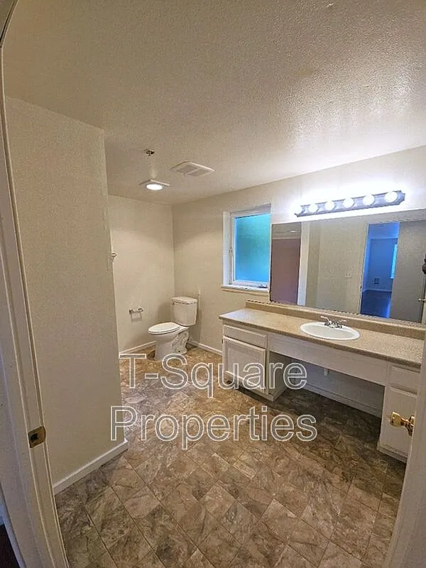 7041 S 116th Pl — Photo 4