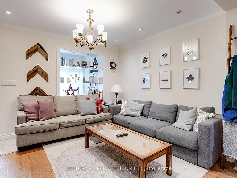 209 Coxwell Ave #MAIN — Photo 4
