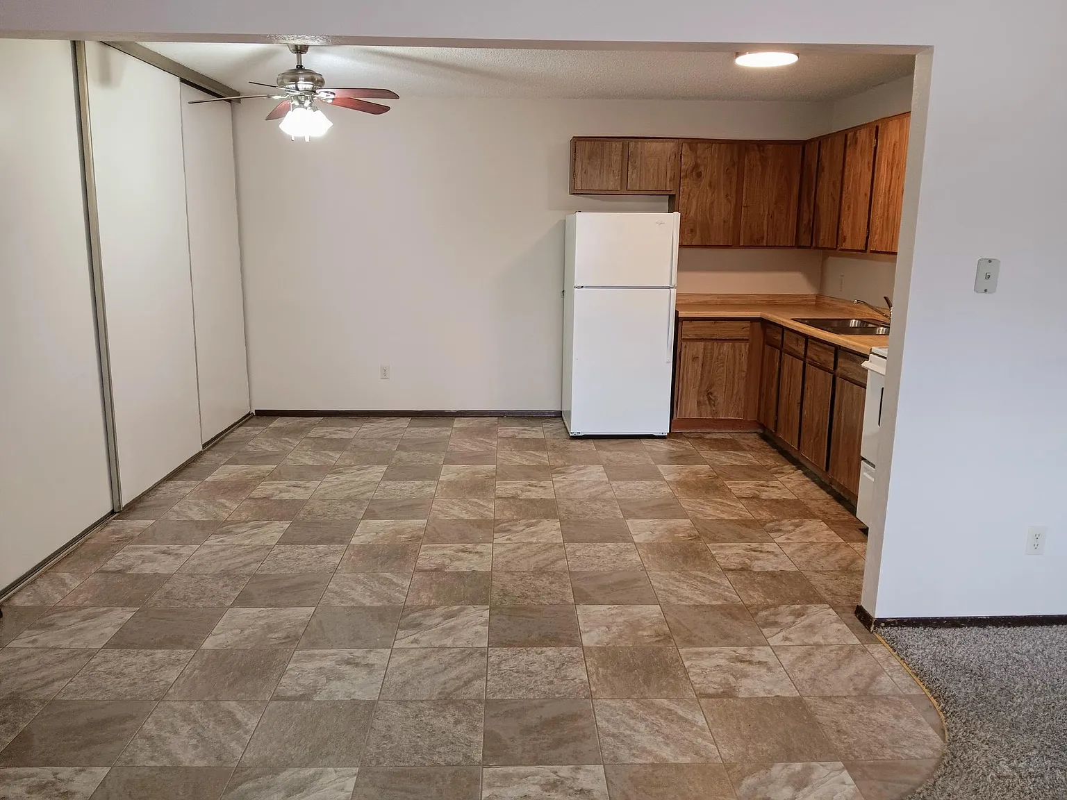 2 bed, 900 sqft, $850 — Photo 4