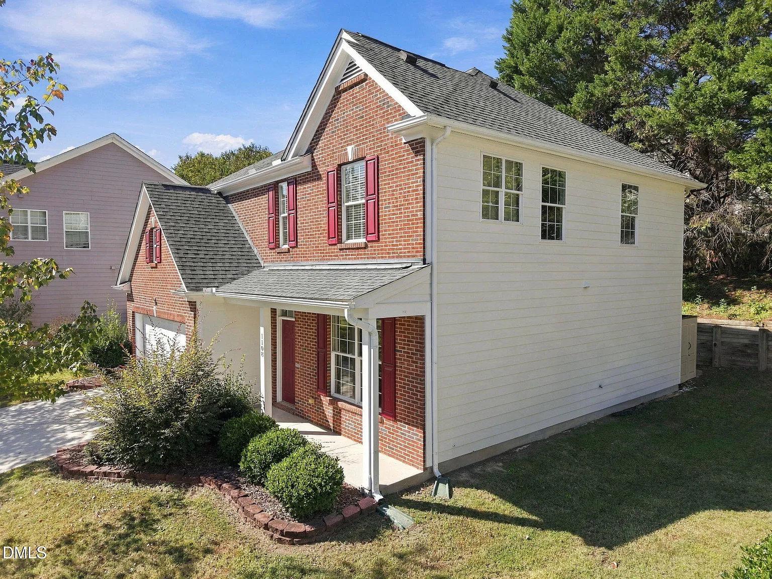3 bed, 2.5 bath, $2,350 — Photo 2