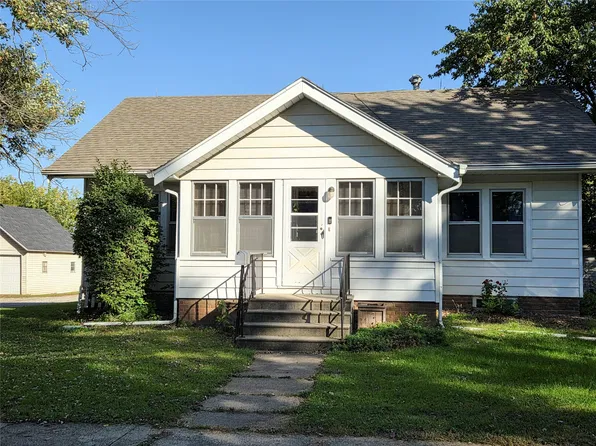 806 W 3rd Ave, Indianola, IA 50125