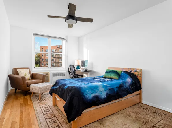 2390 Palisade Avenue image 15 of 18