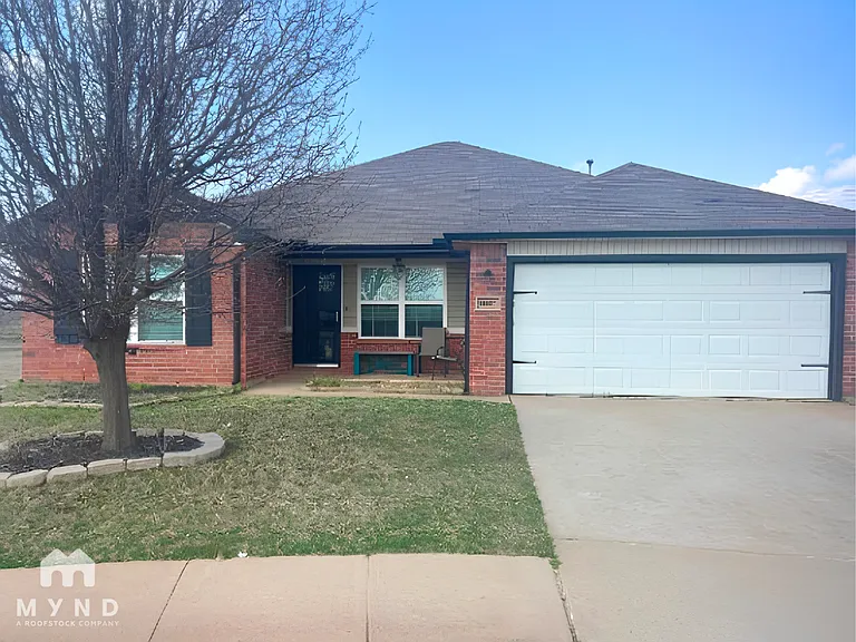 11817 NW 136th Ter — Photo 1