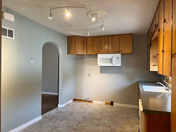 5th image of 901 S Ash St