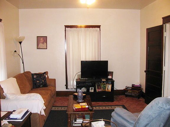 4th image of 492 Johns Ave