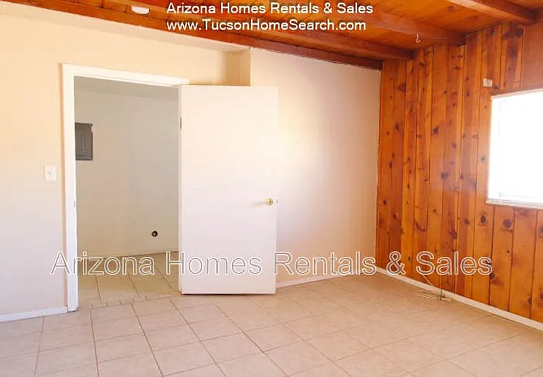 801 E Halcyon Rd — Photo 6