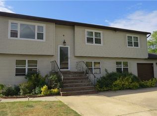 6 Charles Ct, Port Jefferson Station, NY 11776