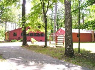 9 Crescent Ln, Raymond, ME 04071