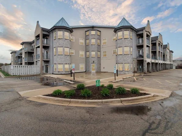 2320 Jackson St Unit 321, Stoughton, WI 53589