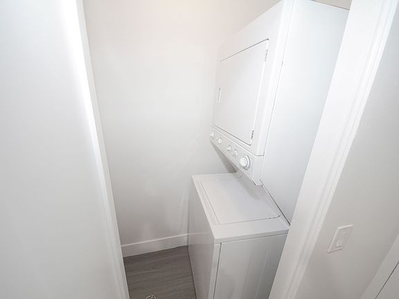 4th image of 2647 S Barrington Ave APT 2