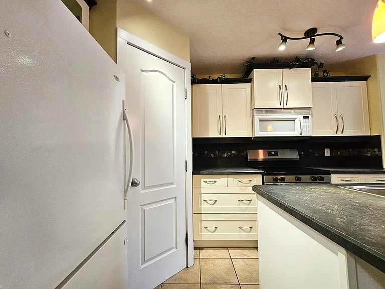 1383 Rutherford Rd SW — Photo 26