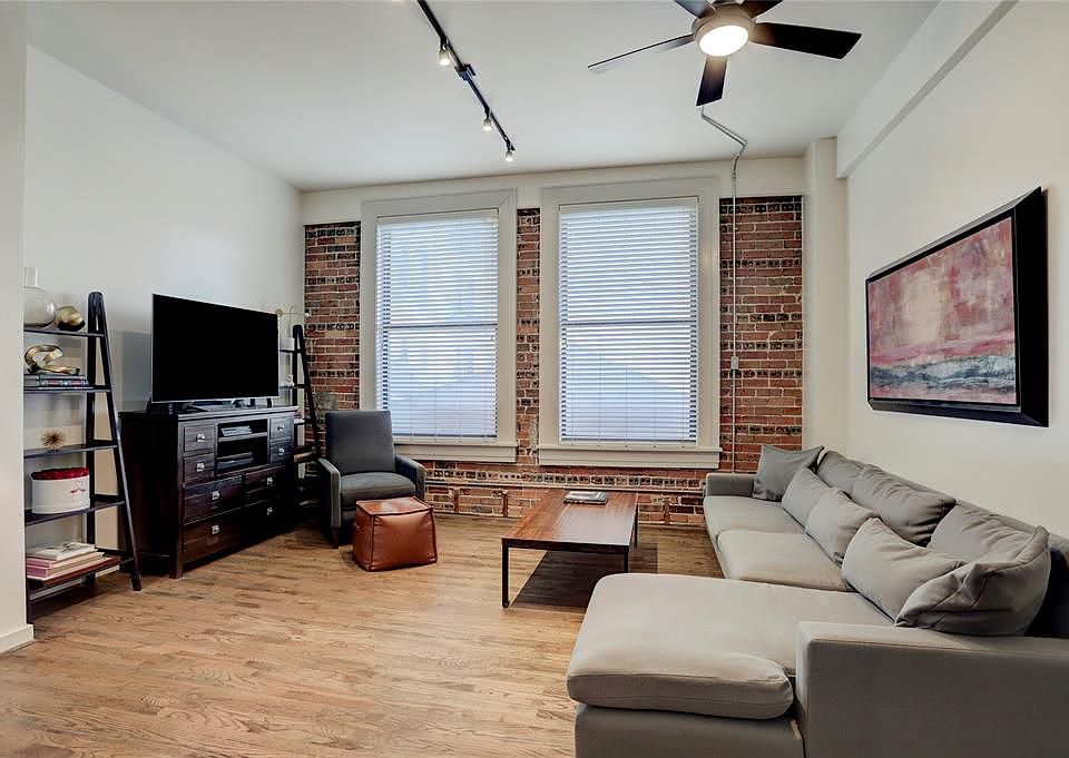 1st image of 915 Franklin St Unit 3M