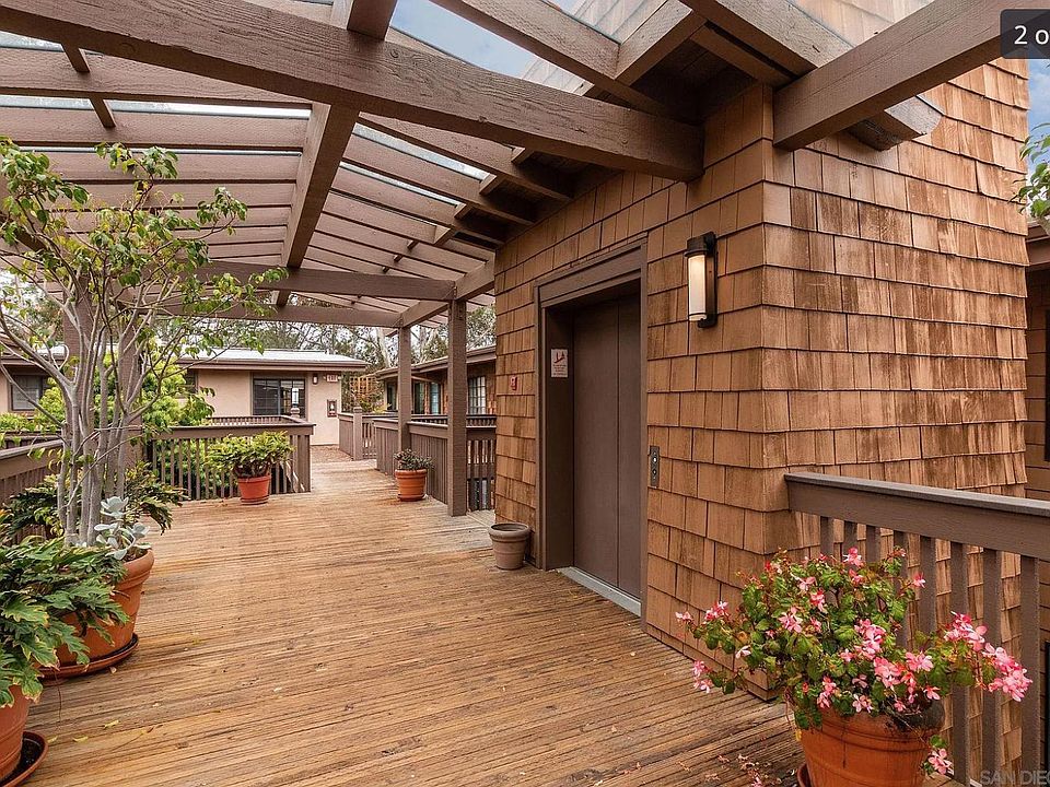 2nd image of 8850 Villa La Jolla Dr Unit 305