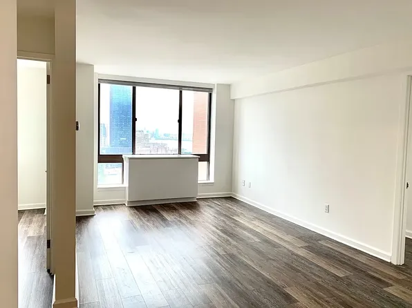 520 W 43rd St, New York, NY