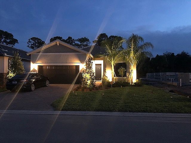 1st image of 636 SE Villandry Way