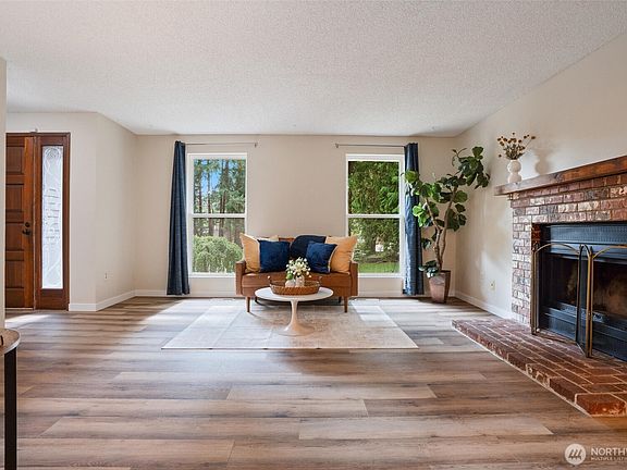4th image of 7282 Oxford Court NW