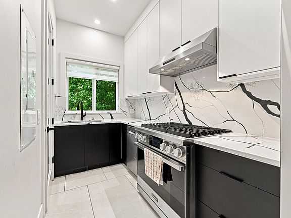 5th image of 8019 113b St