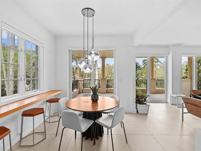 19127 Fisher Island Dr #19127 — Photo 17