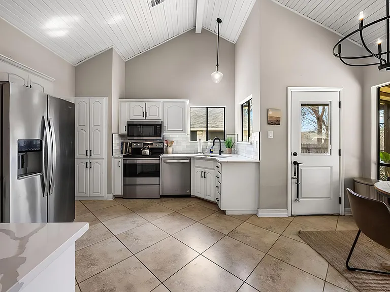 2330 Encino Point — Photo 10