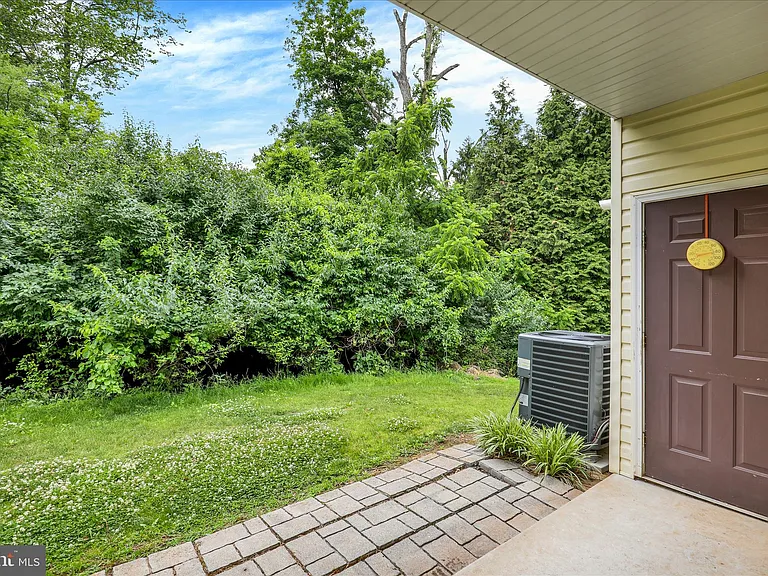 182 Christine Dr — Photo 22