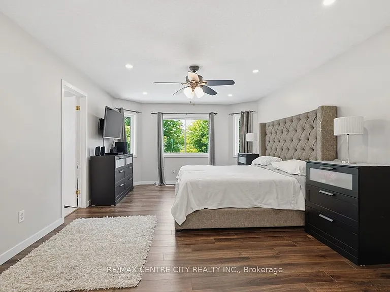 1141 Crosscreek Cres — Photo 11