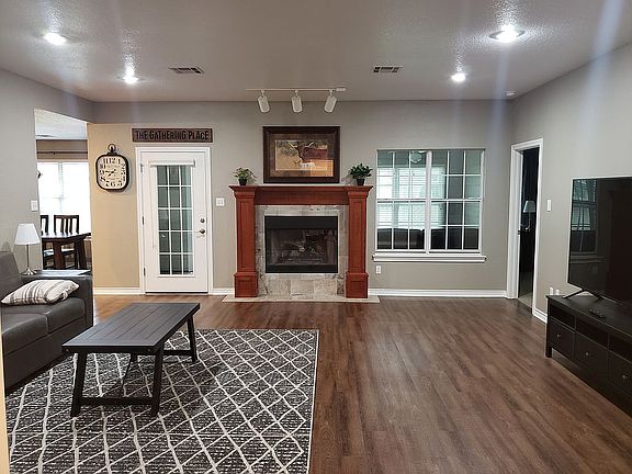 3rd image of 3409 Oakview Dr
