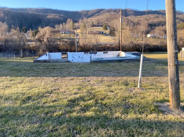 5731 Dr Thomas Walker Rd, Rose Hill, VA 24281