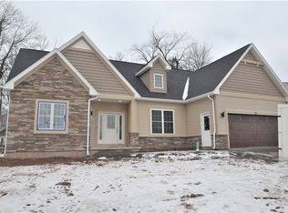 213 Cherry Creek Ln, Rochester, NY 14626