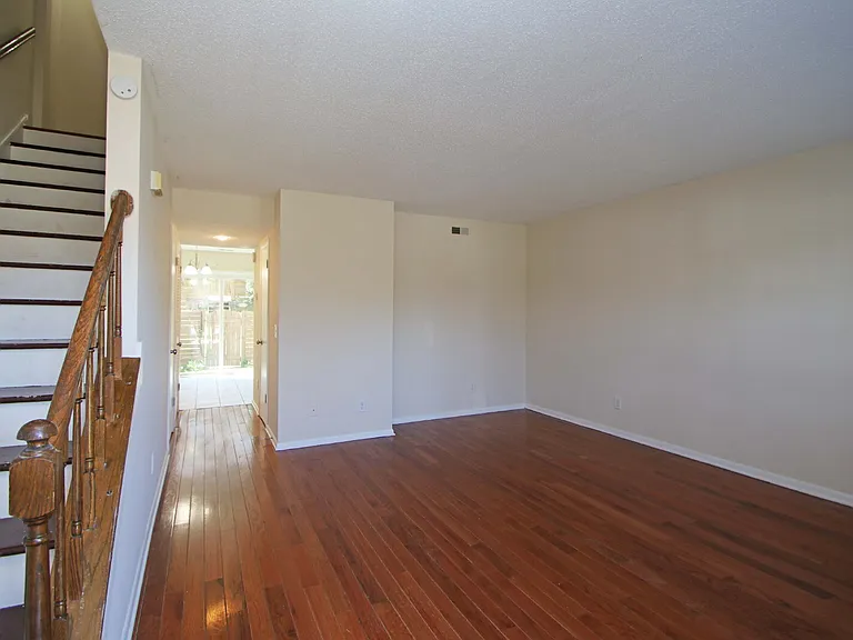 1410 Country Club Ct — Photo 2