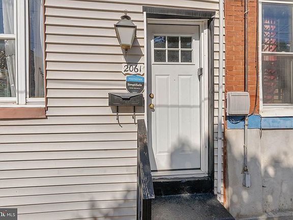 3rd image of 2061 Sigel St