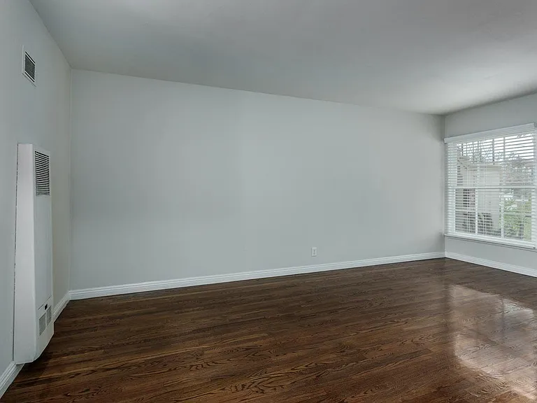 12309 Oxnard St #2 — Photo 8