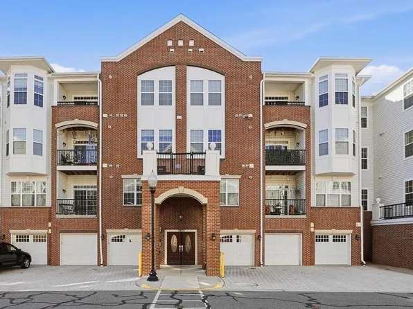 9202 Charleston Dr Unit 406, Manassas, VA 20110