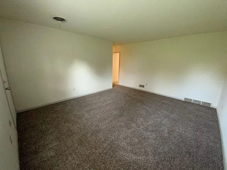 1630 W Amos Dr — Photo 5