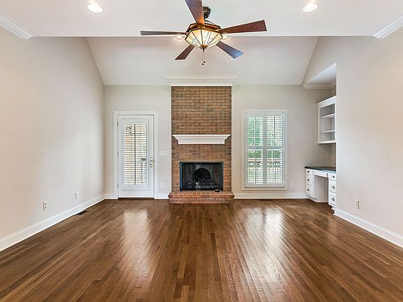 3rd image of 325 Andrew Jackson Blvd